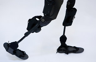 Bionic Legs Allow Paraplegics to Get Up