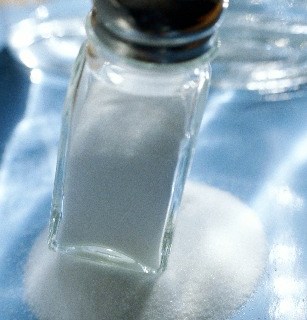 salt disease risk heart reduce diets disagrees study low right