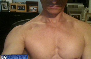 A photo off the website Biggovernment.com shows a shirtless U.S. Representative Anthony Weiner