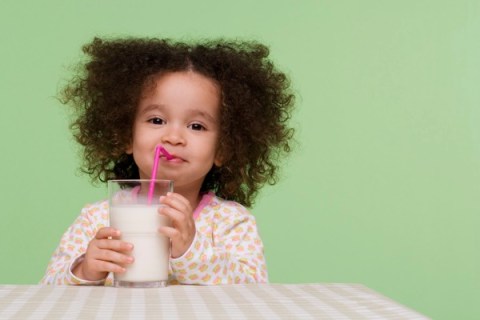 2 cups of milk per day best for toddlers, study finds - CBS News